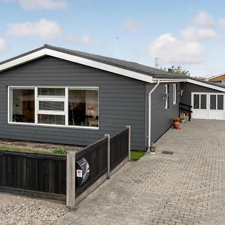 Holiday home Amazing In With Wifi And 3 Bedrooms *